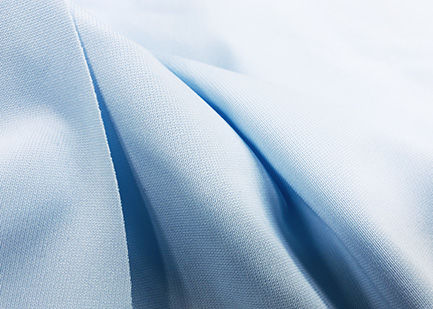ύφασμα πουκάμισων πολυεστέρα 130GSM 100% με το ανοικτό μπλε χρώμα εργαζομένων τεντωμάτων