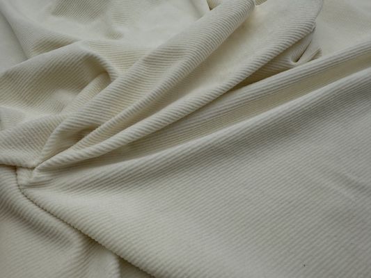 Απολαύστε την άνεση και την ανθεκτικότητα του υφάσματος Micro Elastic Velvet για τα ρούχα σας