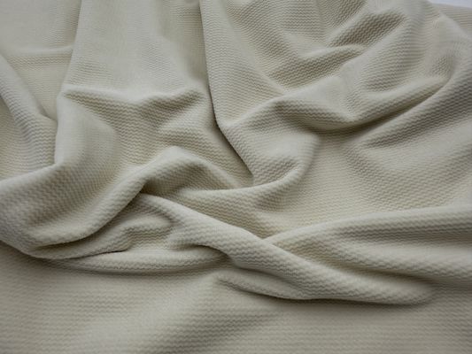 Ύφασμα βελούδο Micro Elatic 210-280gsm από πολυεστέρα, ιδανικό για φορέματα