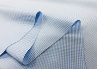 100% πλέκοντας πεδιάδα στρεβλώσεων υφάσματος πουκάμισων πολυεστέρα για τους μπλε ελέγχους εργαζομένων